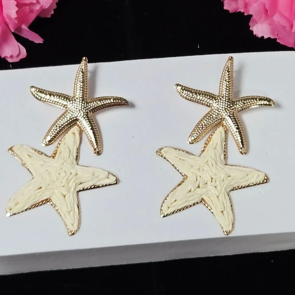 Raffia Starfish Earrings – Gold Woven Beach Statement Studs Coastal Dangles